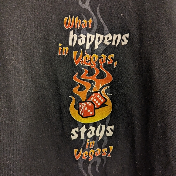 WHAT HAPPENS IN VEGAS STAYS IN VEGAS Adult 2XL BLACK Travel Souvenir T Shirt - Picture 2 of 4